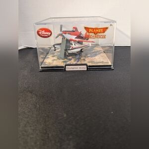 Disney Store Planes Die Cast FIREFIGHTER DUSTY  07 Vehicle &   Display Case